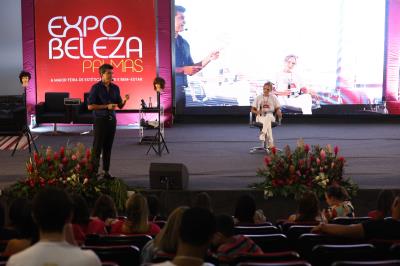 1ª ExpoBeleza Palmas - Curso harmonia  do corte no visagismo