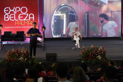 1ª ExpoBeleza Palmas - Curso harmonia  do corte no visagismo