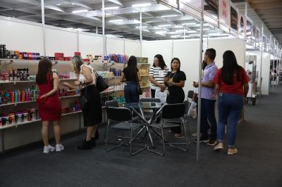 1ª ExpoBeleza Palmas - Curso harmonia  do corte no visagismo