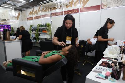 1ª ExpoBeleza Palmas - Curso harmonia  do corte no visagismo