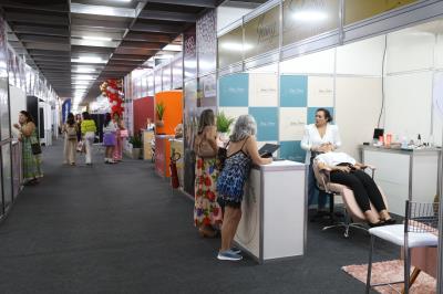 1ª ExpoBeleza Palmas - Curso harmonia  do corte no visagismo