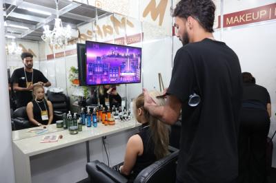 1ª ExpoBeleza Palmas - Curso harmonia  do corte no visagismo
