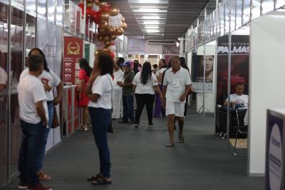 1ª ExpoBeleza Palmas - Curso harmonia  do corte no visagismo