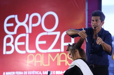 1ª ExpoBeleza Palmas - Curso harmonia  do corte no visagismo