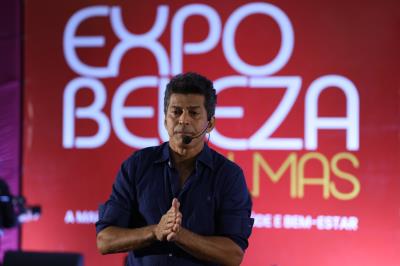 1ª ExpoBeleza Palmas - Curso harmonia  do corte no visagismo