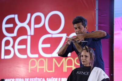 1ª ExpoBeleza Palmas - Curso harmonia  do corte no visagismo