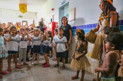 Crianças do CMEI João e Maria participam de projeto pedagógico sobre valorização dos Povos Indígenas 