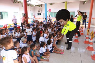 Sesmu pormove ação educativa de trãnsito na Semana Nacional do Trânsito para os alunos do Cmei Criança Feliz