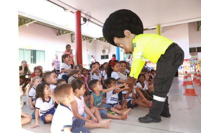 Sesmu pormove ação educativa de trãnsito na Semana Nacional do Trânsito para os alunos do Cmei Criança Feliz