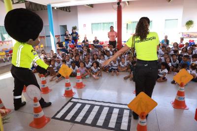 Sesmu pormove ação educativa de trãnsito na Semana Nacional do Trânsito para os alunos do Cmei Criança Feliz