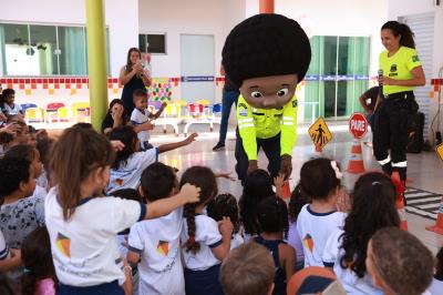 Sesmu pormove ação educativa de trãnsito na Semana Nacional do Trânsito para os alunos do Cmei Criança Feliz