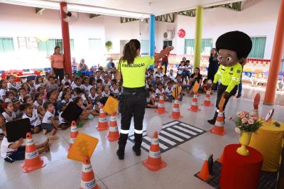 Sesmu pormove ação educativa de trãnsito na Semana Nacional do Trânsito para os alunos do Cmei Criança Feliz