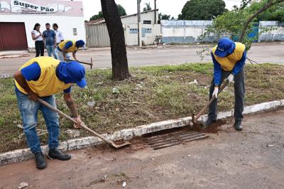 Limpeza boca de lobo realizada na quadra da ASR-SE 75 (712 Sul)