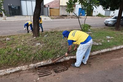 Limpeza boca de lobo realizada na quadra da ASR-SE 75 (712 Sul)