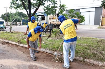Limpeza boca de lobo realizada na quadra da ASR-SE 75 (712 Sul)